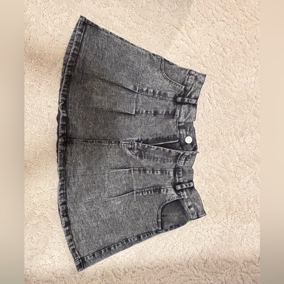 3 for$25 Ardene pleated denim mini skirt - Picture 2 of 3